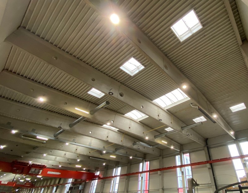 Bild der LED Lagerhallenbeleuchtung in einer Stahllagerhalle